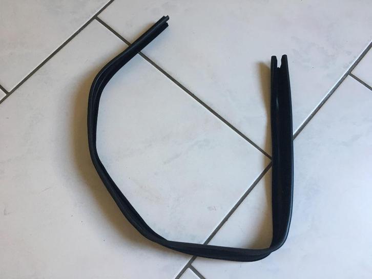 te koop raamgeleidingsrubber middenstijl dodge b100 b200, Auto-onderdelen, Klein materiaal, Dodge, Nieuw, Ophalen of Verzenden