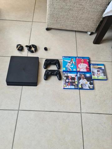 Playstation 4 Slim | 2 Controllers | 5 Games beschikbaar voor biedingen