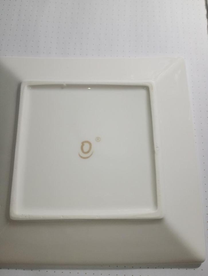 Modern eet- en koffieservies in zwaar porselein, Verzamelen, Porselein, Kristal en Bestek, Zo goed als nieuw, Compleet servies