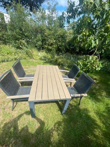 Tuintafel met 4 stoelen ‘Bois le Duc’ beschikbaar voor biedingen