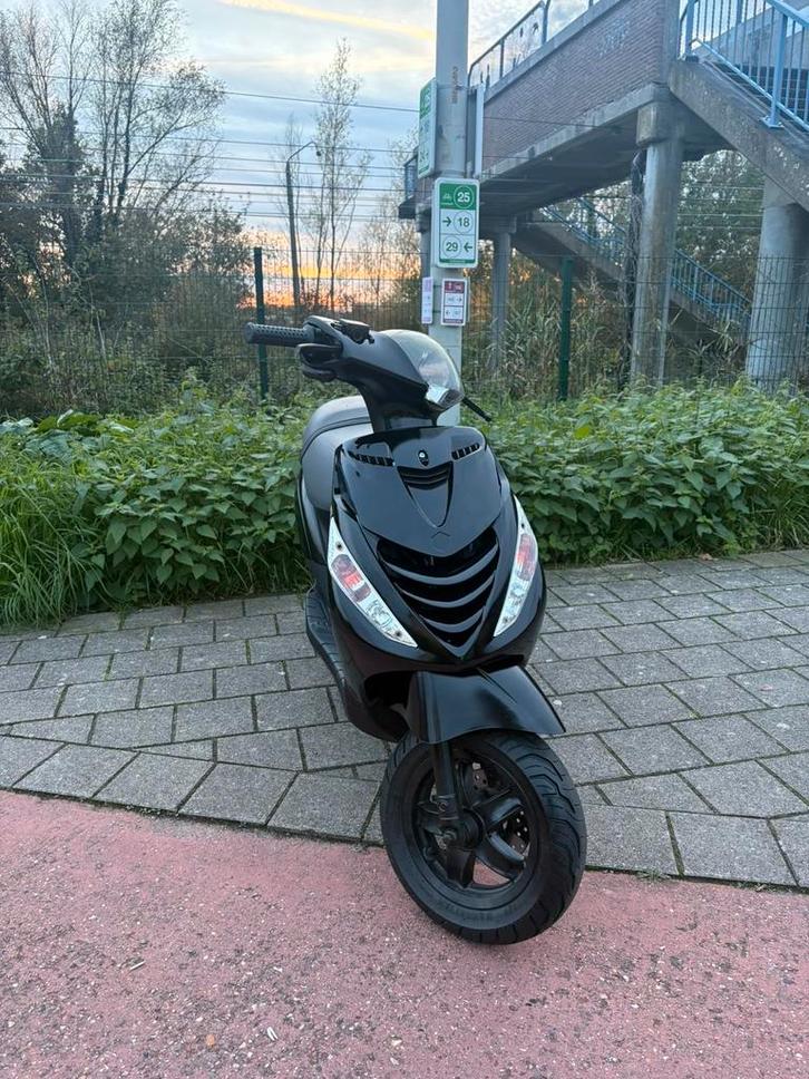 Piaggio zip 2 takt 70 cc (A klasse), Fietsen en Brommers, Scooters | Piaggio, Zo goed als nieuw, Zip, Ophalen