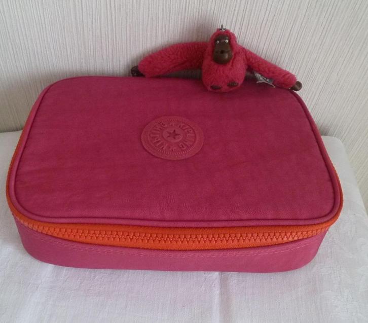 Kipling très grand plumier "100 pens" fuchsia,orange + singe, Divers, Fournitures scolaires, Utilisé, Enlèvement ou Envoi