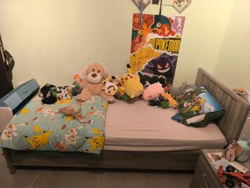 Bed en nachtkastje  beschikbaar voor biedingen
