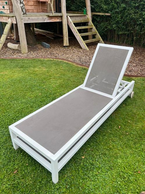 Ligbed wit metaal, Jardin & Terrasse, Chaises de jardin, Utilisé, Métal, Enlèvement