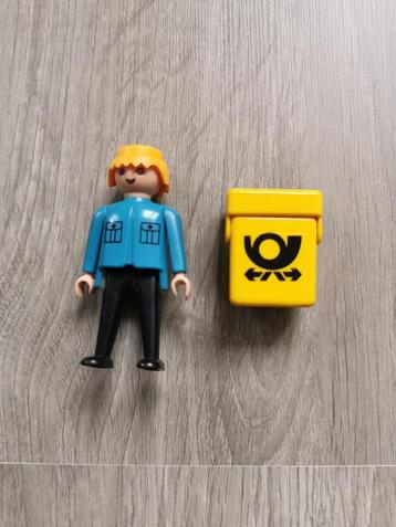 Playmobil postbode met brievenbus beschikbaar voor biedingen