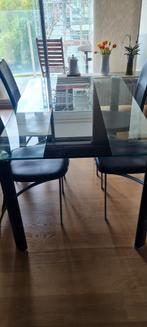 Te koop glazen eettafel 1.50m lang 90cm breed met 4 stoelen, Maison & Meubles, Tables | Tables à manger, Enlèvement