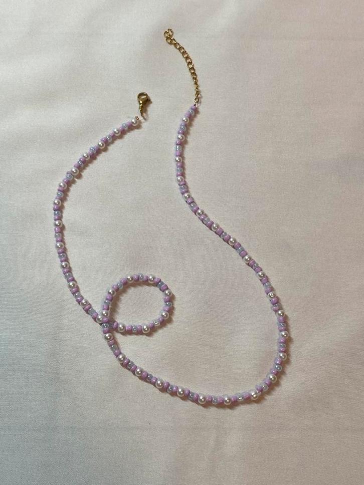 Collier avec fermoir en acier inoxydable doré, Bijoux, Sacs & Beauté, Colliers, Neuf, Autres matériaux, Violet, Réglable, Enlèvement ou Envoi