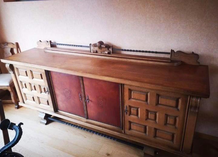 Eetkamerset van massief hout, smeedijzer en leer, Huis en Inrichting, Kasten | Dressoirs, Zo goed als nieuw, Ophalen