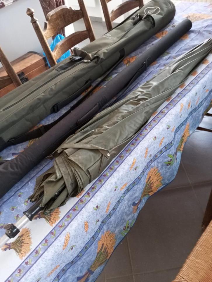 lot matériel de pêche  cause raisons de santé d'un ami, Watersport en Boten, Hengelsport | Witvissen, Zo goed als nieuw, Complete set