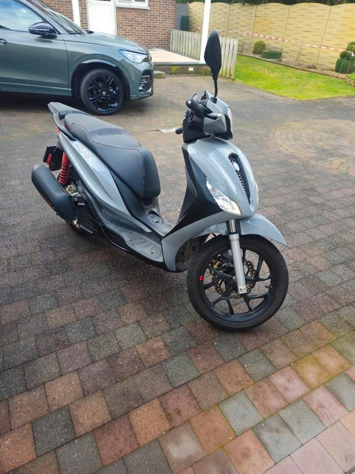 Piaggio medley 125 s . Nieuw staat, Fietsen en Brommers, Scooters | Piaggio, Ophalen