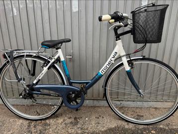 Minerva dames/meisjesfiets met mandje beschikbaar voor biedingen