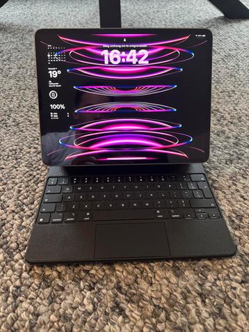Apple ipad pro 12’9 M2 + magic keyboard beschikbaar voor biedingen