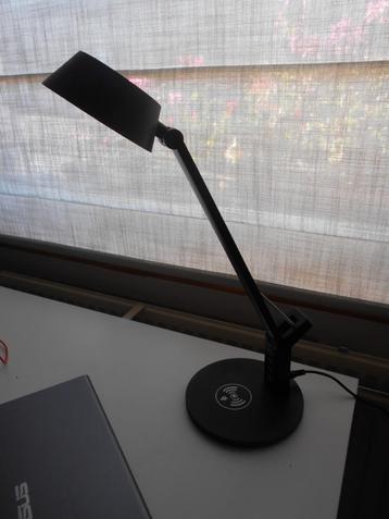 LAMPE DE BUREAU AVEC CHARGEUR INDUCTION NEUVE beschikbaar voor biedingen