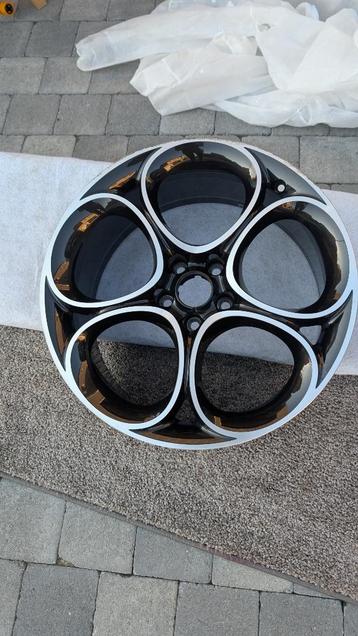jantes alfa romeo giulia 19 d'origine beschikbaar voor biedingen