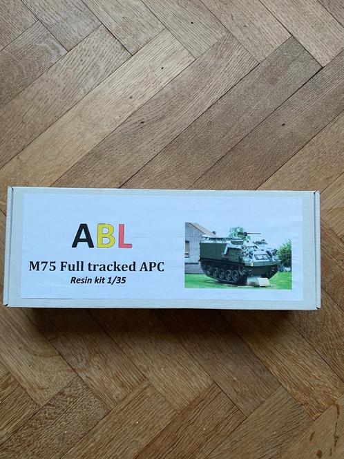 M75 FULL TRACKED APC - 1:35, Hobby en Vrije tijd, Modelbouw | Auto's en Voertuigen, Nieuw, Tank, 1:32 tot 1:50, Overige merken