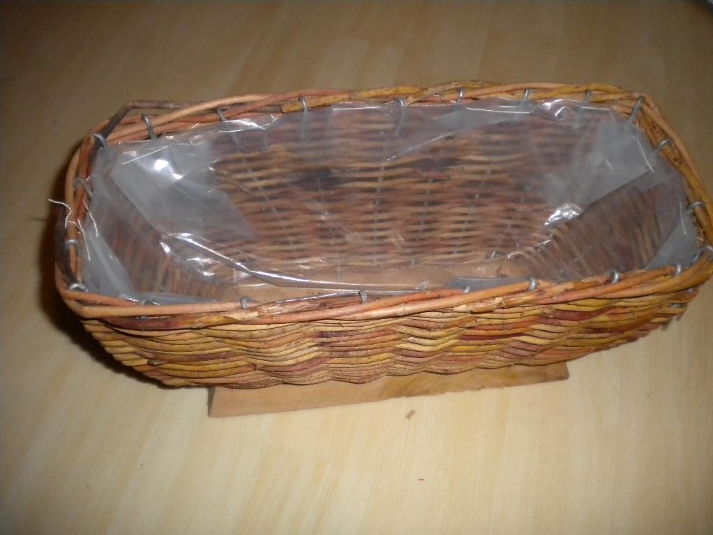 Stevige bloemen - / plantenmand in 't riet, Enlèvement, Osier, Panier