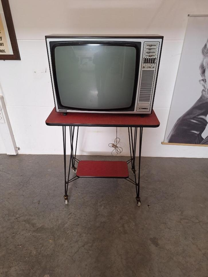 TV-tafel RETRO met oude TV, Antiek en Kunst, Curiosa en Brocante, Ophalen