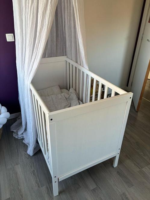 Babybed set, Kinderen en Baby's, Kinderkamer | Beddengoed, Zo goed als nieuw, Dekbedovertrek, Wit, Jongetje of Meisje, Ophalen