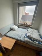 Eenpersoonsbed met matras en nachtkastje inbegrepen., Huis en Inrichting, Slaapkamer | Bedden, Ophalen, 140 cm