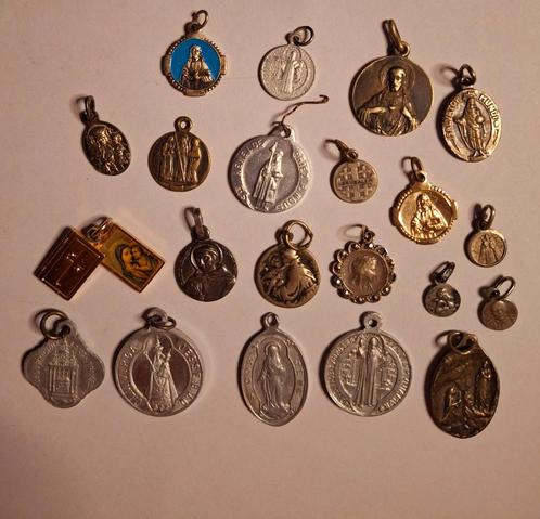 Lot uitzonderlijke religieuze bedels/ Religious pendants, Collections, Religion, Comme neuf, Enlèvement ou Envoi