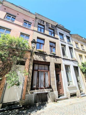 Maison à vendre à Bruxelles, 4 chambres disponible aux enchères