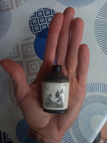 pot à poudre/parfum chinois miniature os/corne/bois