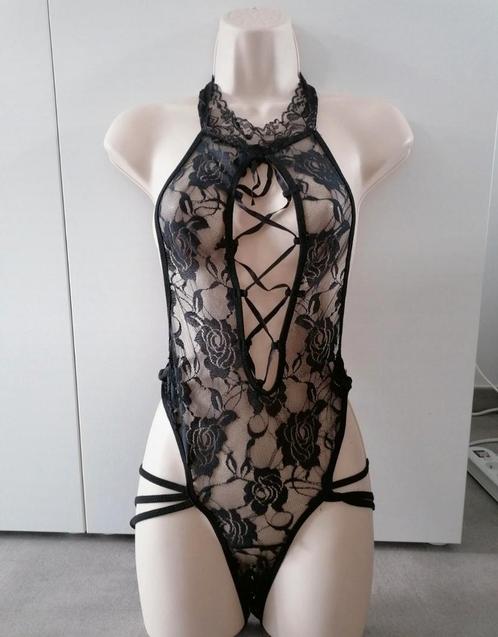 Tenue noire sexy noire fleurs XXL mais taille L, Vêtements | Femmes, Sous-vêtements & Lingerie
