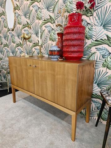 Vintage kastje / dressoir jaren 70 beschikbaar voor biedingen