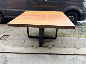 table carree, Maison & Meubles, Tables | Tables à manger, Enlèvement, Comme neuf