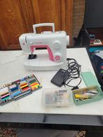 Singer naaimachine met toebehoren en draagzak. nieuwstaat, Hobby en Vrije tijd, Naaimachines en Toebehoren, Ophalen, Zo goed als nieuw