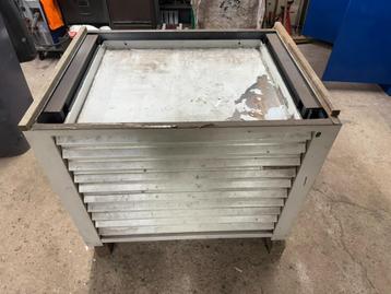 Ladekast, gereedschapskast. beschikbaar voor biedingen