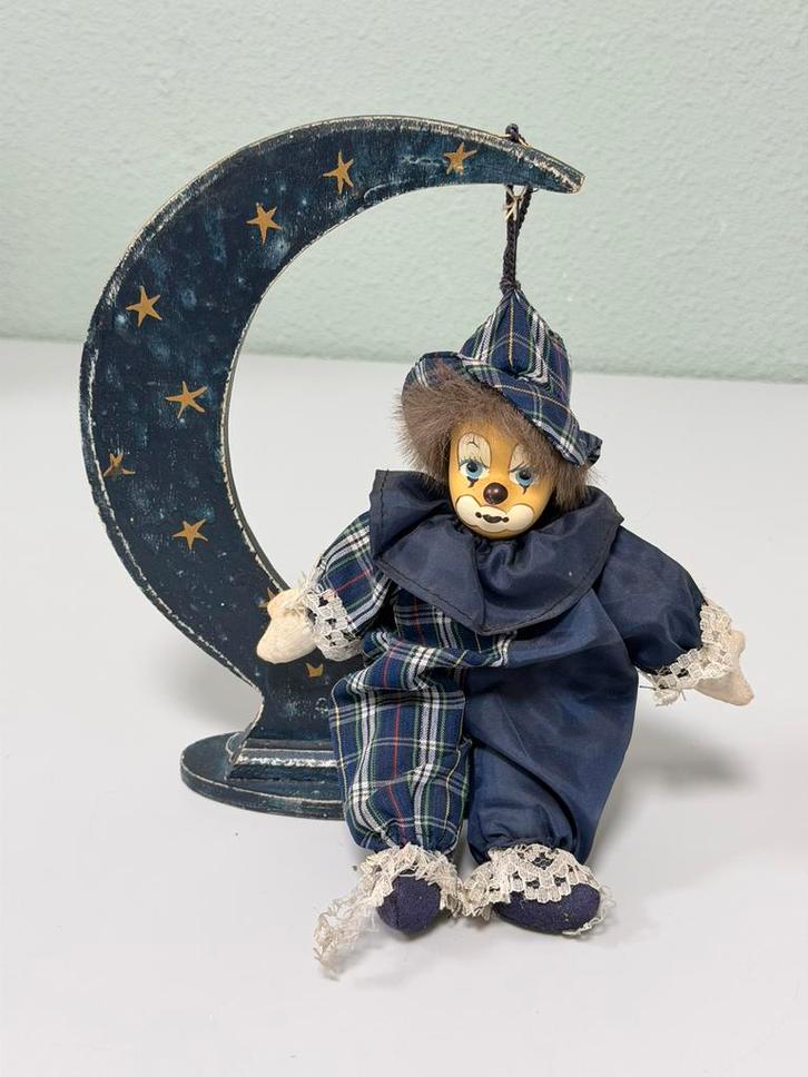 Poupée clown vintage sur la lune - statue décorative - 24 cm, Antiquités & Art, Curiosités & Brocante, Enlèvement ou Envoi
