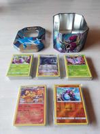 Latios Tin met 250 Pokemon Kaarten, Foil, Ophalen of Verzenden, Zo goed als nieuw, Meerdere kaarten
