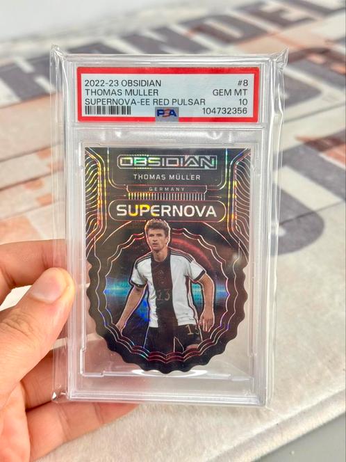 22-23 OBSIDIAN THOMAS MULLER SUPERNOVA-EE RED PULSAR psa-10, Verzamelen, Sportartikelen en Voetbal, Nieuw, Spelerskaart, Ophalen of Verzenden