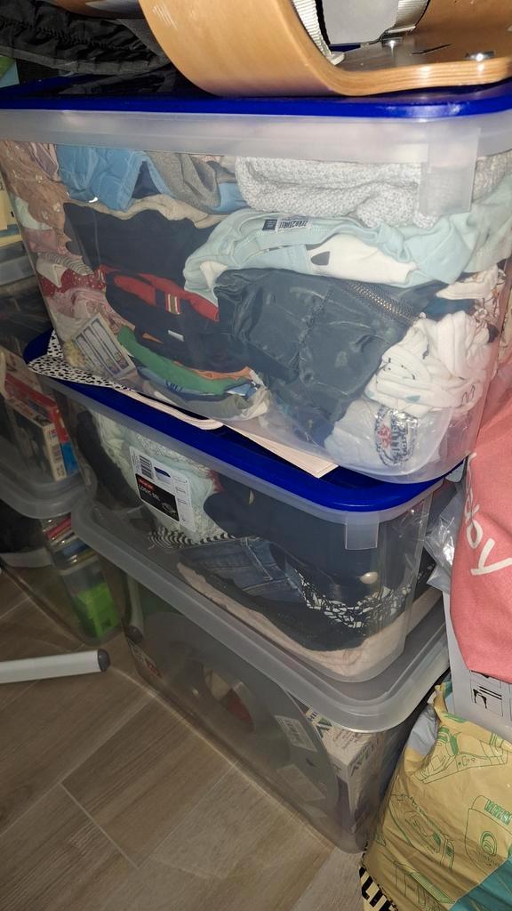 2 bakken vol baby en dameskledij, Kinderen en Baby's, Babykleding | Baby-kledingpakketten, Ophalen of Verzenden