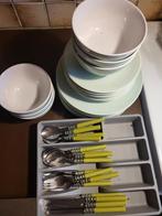 Servies met bestek, Huis en Inrichting, Gebruikt, Ophalen of Verzenden, Bord(en), Effen