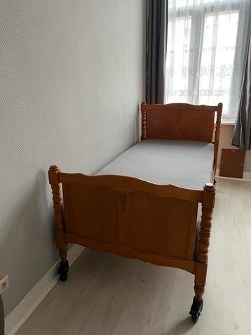 Lit 1 place  beschikbaar voor biedingen
