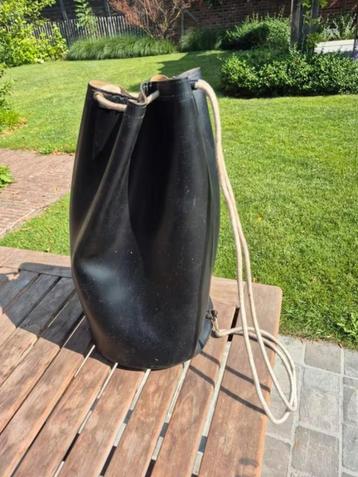 Vintage lederen tas beschikbaar voor biedingen