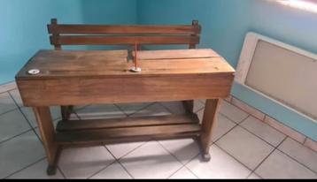 Oud eikenhouten bureau beschikbaar voor biedingen