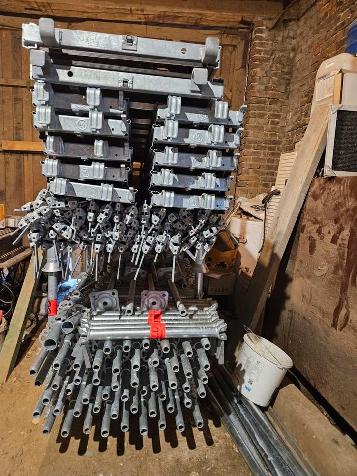 Verhuur van steigers +- 80m², Doe-het-zelf en Bouw, Steigers, Nieuw, Gevelsteiger, 5 meter of hoger, Ophalen of Verzenden