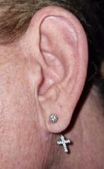 1 boucle d'oreille en argent, Enlèvement ou Envoi, Comme neuf, Avec cristal, Argent