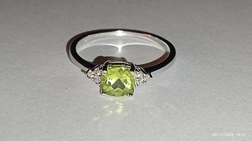 Prachtige sterling zilveren ring met natuurlijke peridoot, Handtassen en Accessoires, Ringen, Nieuw, Dame, 18 tot 19, Groen, Zilver