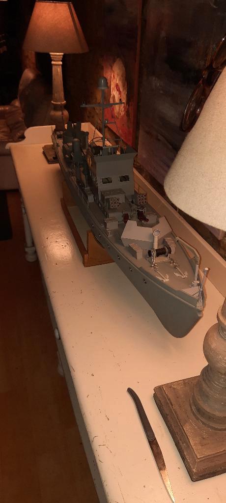 Groot volledig houten statisch oorlogsschip met vitrine, Hobby en Vrije tijd, Modelbouw | Boten en Schepen, Zo goed als nieuw