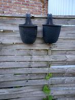 Twee identieke hangertjes kunststof., Ophalen, Nieuw, Kunststof
