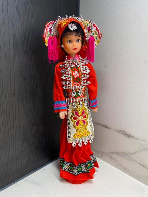 Vintage pop (Oud Chinees etnische volk), Verzamelen, Poppen, Zo goed als nieuw, Pop, Ophalen of Verzenden