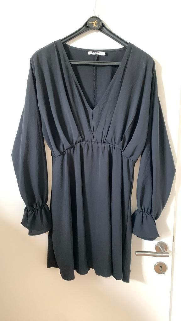 Jurk NA-KD, maat 42, zwart, in perfecte staat, Kleding | Dames, Jurken, Zo goed als nieuw, Maat 42/44 (L), Zwart, Boven de knie