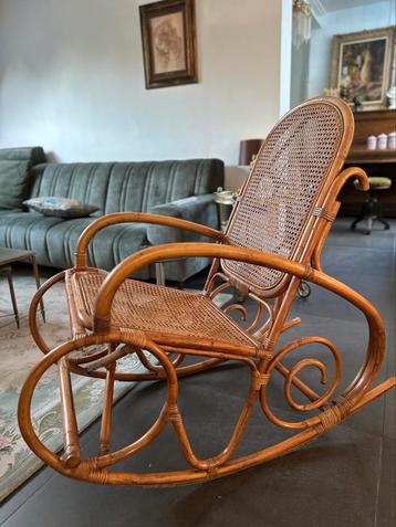 Retro rotan schommelstoel – vintage boho jaren 70 beschikbaar voor biedingen