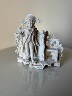 Antiek biscuit porseleinen beeldje jongen in klassieke stijl, Enlèvement, Comme neuf