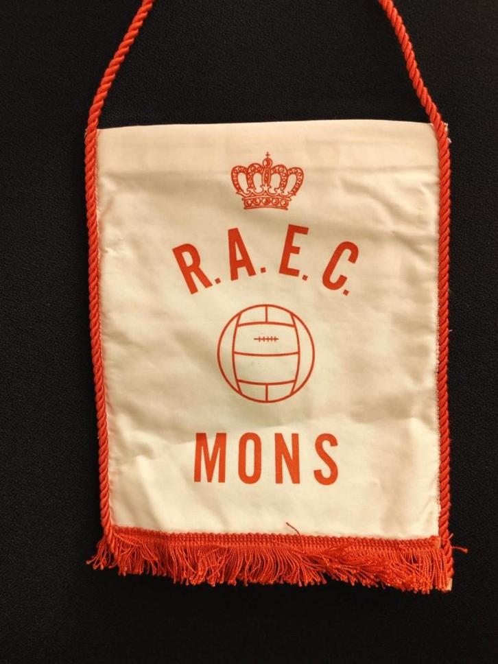 1980 RAEC Mons unieke vintage voetbal vaandel, Verzamelen, Sportartikelen en Voetbal, Zo goed als nieuw, Spel, Ophalen of Verzenden