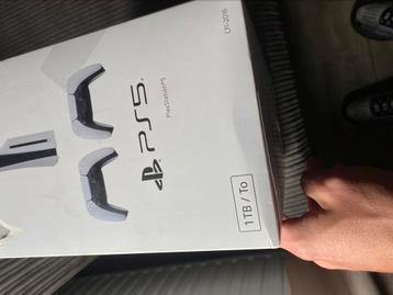 Ps 5 1tb met 2 controllers beschikbaar voor biedingen
